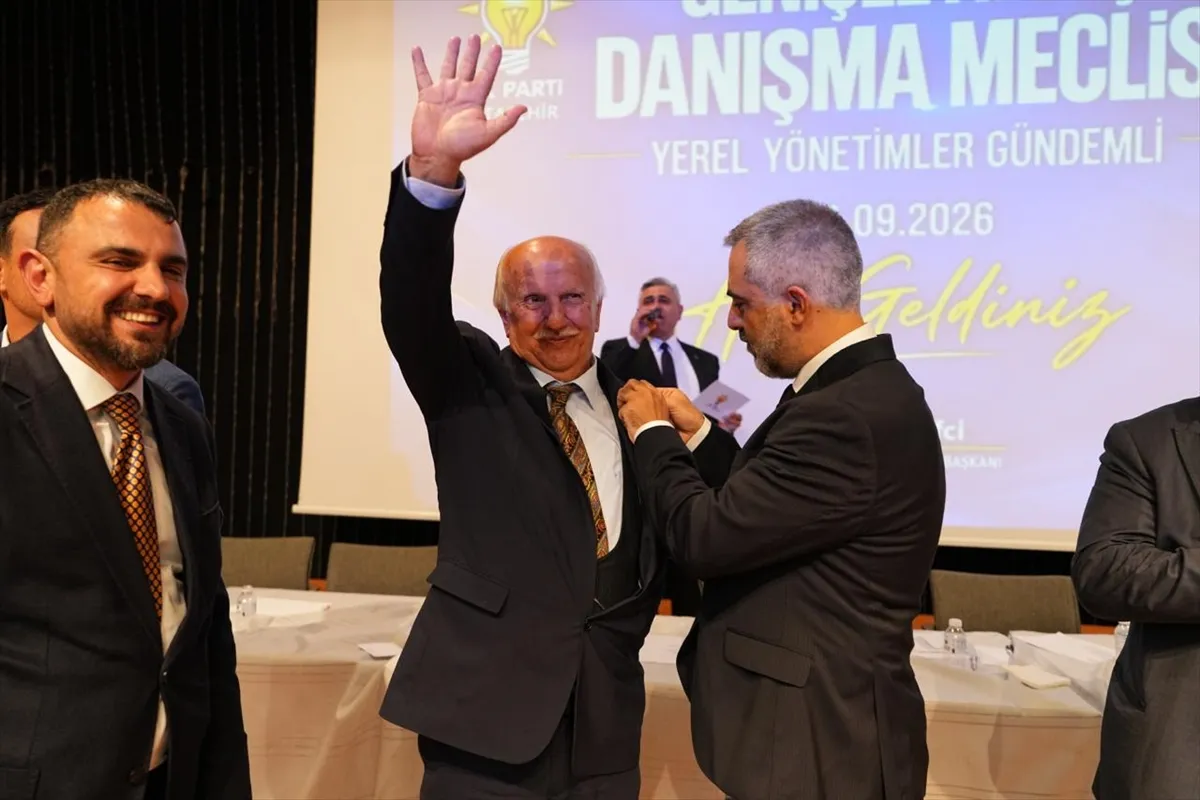 Ataşehir’de CHP’li 6 meclis üyesi AK Parti’ye katıldı