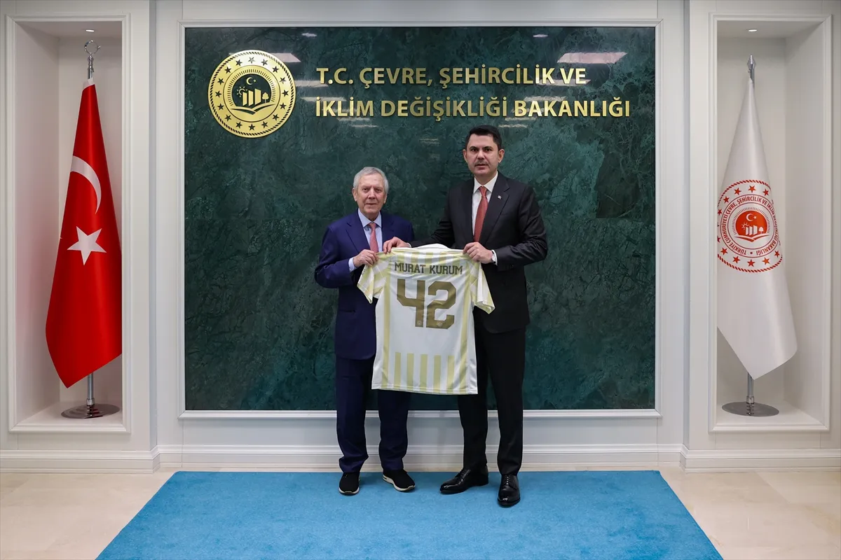Bakan Kurum, Fenerbahçe Kulübü Başkanı Aziz Yıldırım ile görüştü