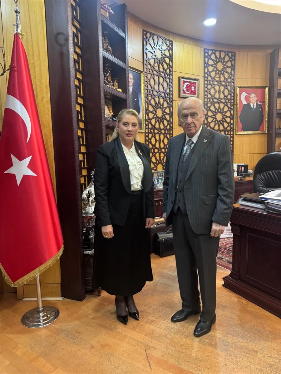 MHP Genel Başkanı Bahçeli, Türkiye Şehit Yakınları ve Gaziler Dayanışma Vakfı Başkanı Gürs ile görüştü
