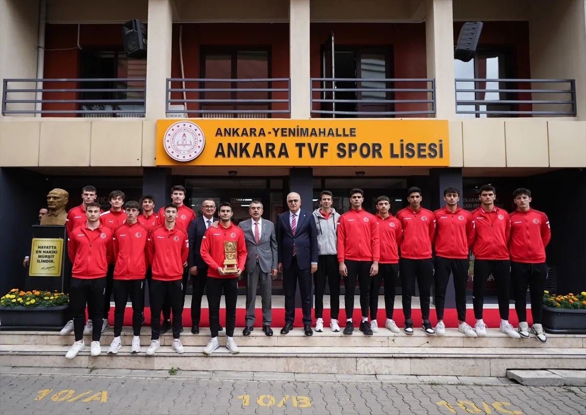Milli Eğitim Bakanı Tekin, Ankara TVF Spor Lisesinde dünya şampiyonu öğrencilerle buluştu Milli Eğitim Bakanı Tekin, Ankara TVF Spor Lisesinde dünya şampiyonu öğrencilerle buluştu