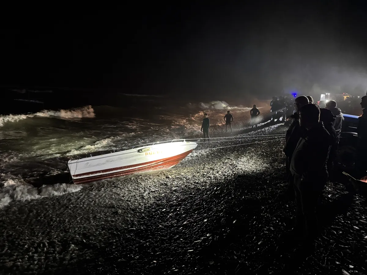 Sinop’ta alabora olan teknedeki 1 polis memuru hayatını kaybetti, 1’i kayboldu (GÜNCELLEME)