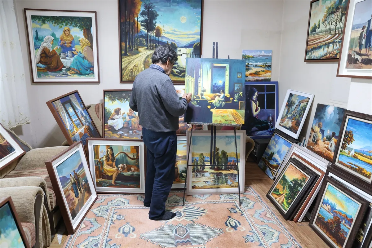 55 yıllık resim tutkusuyla evini sanat galerisine dönüştürdü 55 yıllık resim tutkusuyla evini sanat galerisine dönüştürdü