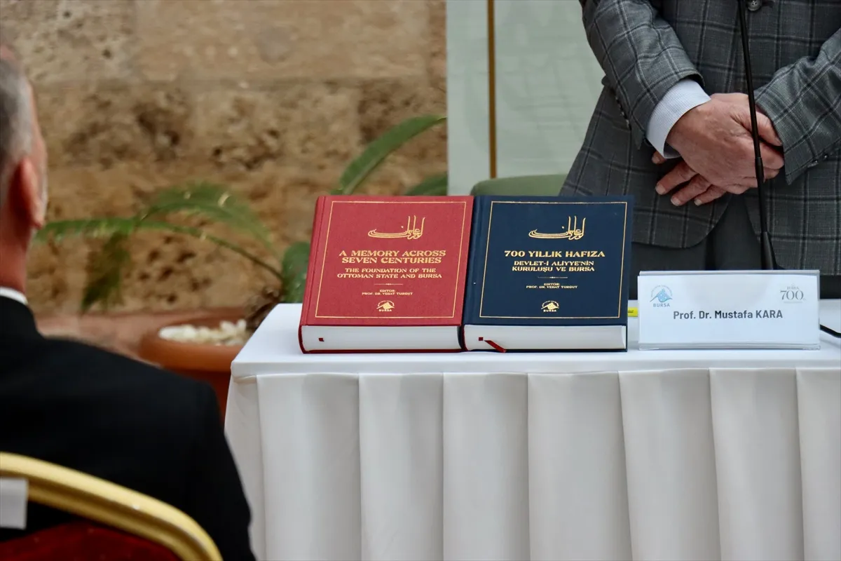 700 Yıllık Hafıza: Devlet-i Aliyye’nin Kuruluşu ve Bursa kitabı tanıtıldı 700 Yıllık Hafıza: Devlet-i Aliyye’nin Kuruluşu ve Bursa kitabı tanıtıldı