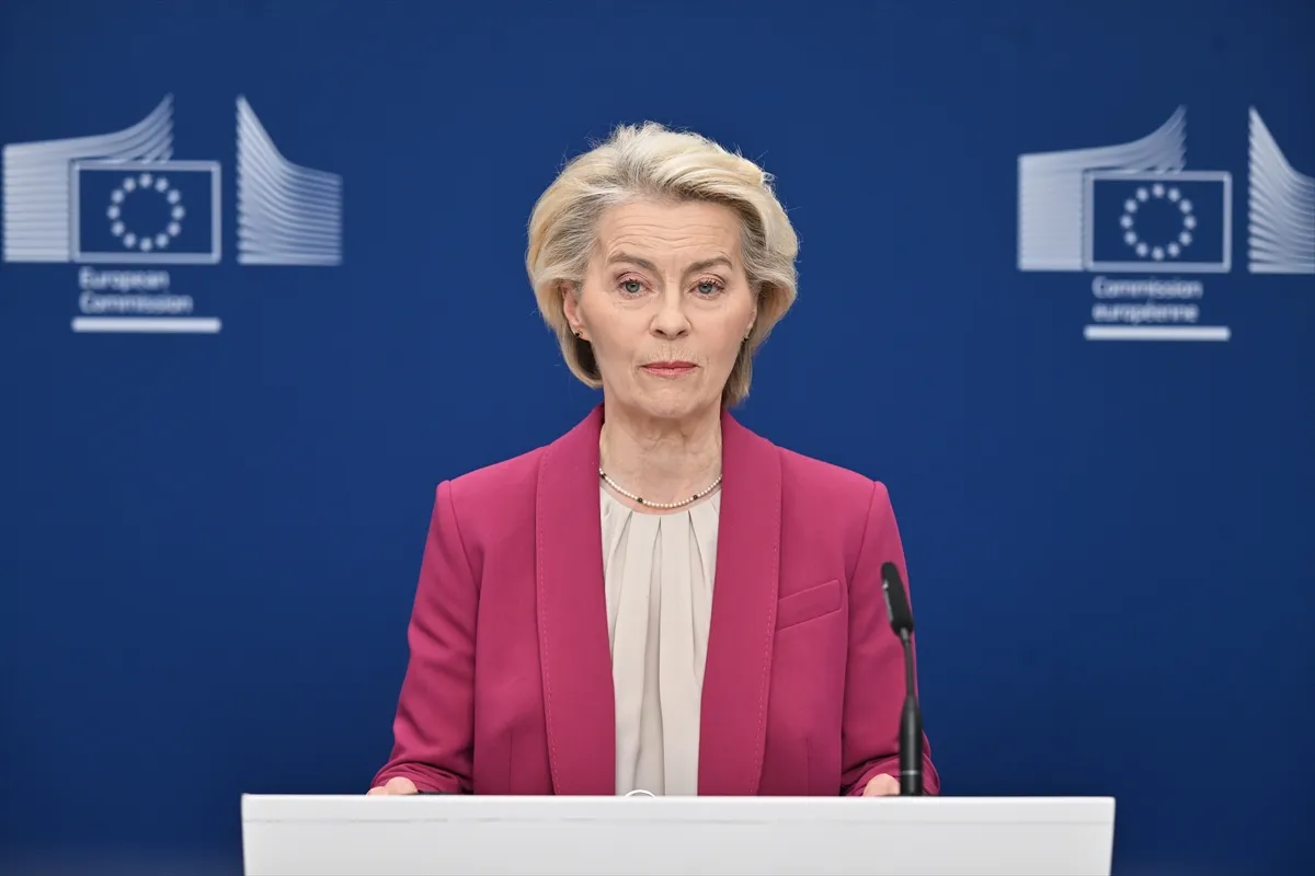 Von der Leyen, Serafin ve Day kamu hizmeti incelemesinde bir arada 5. kare