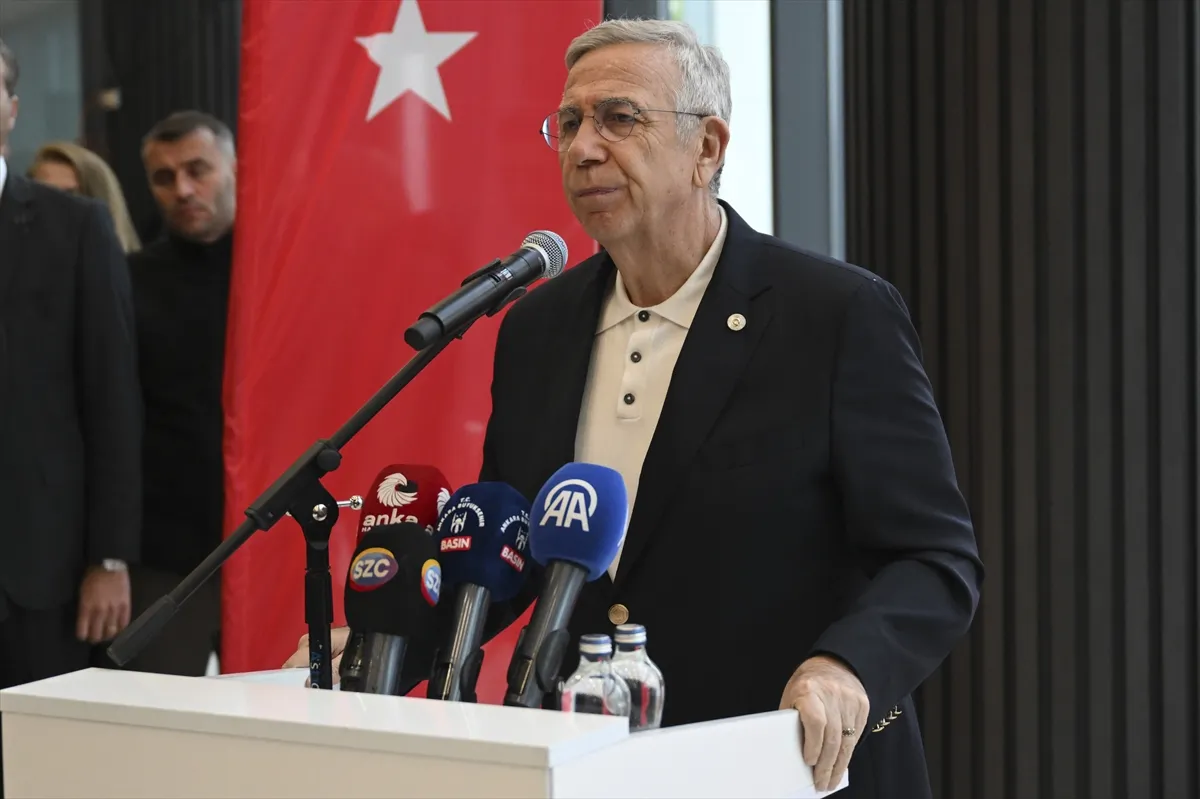 ABB Başkanı Yavaş yüzme havuzu açılışında konuştu ABB Başkanı Yavaş yüzme havuzu açılışında konuştu