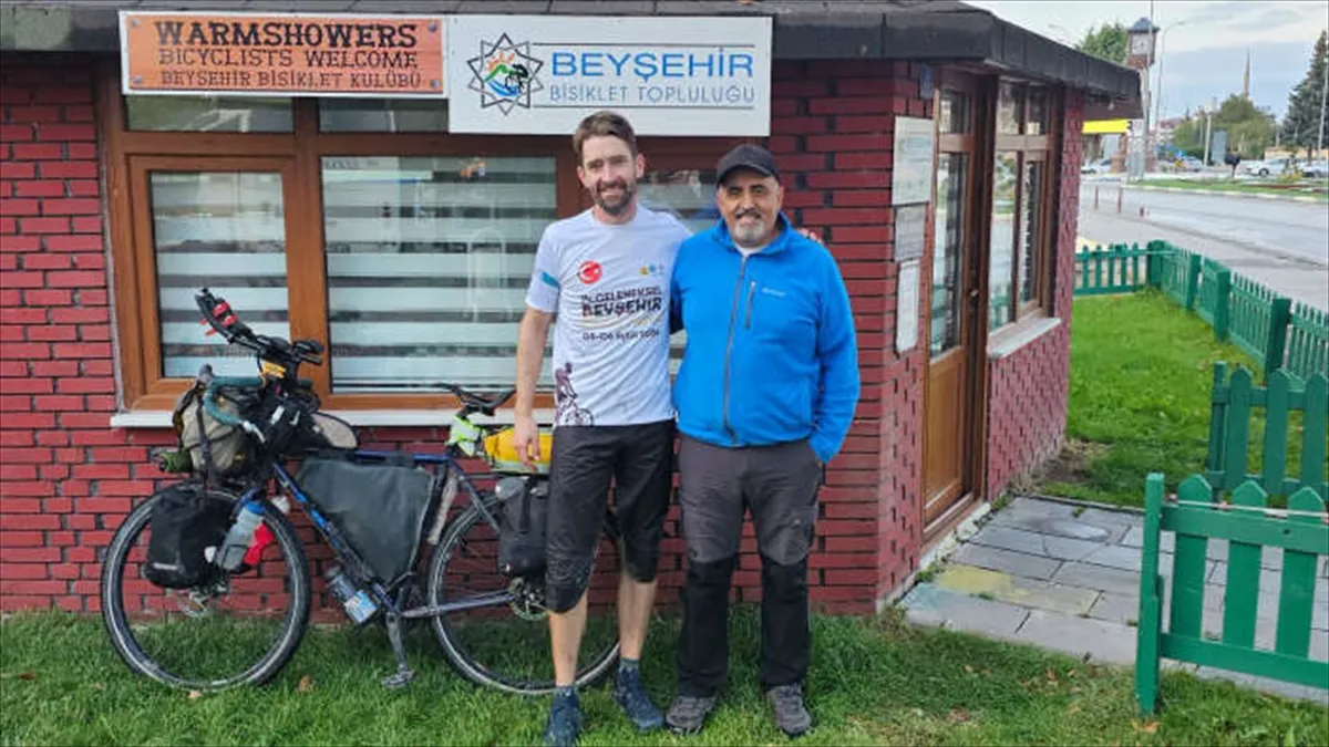 ABD’li bisiklet tutkunu Beyşehir’de mola verdi ABD’li bisiklet tutkunu Beyşehir’de mola verdi
