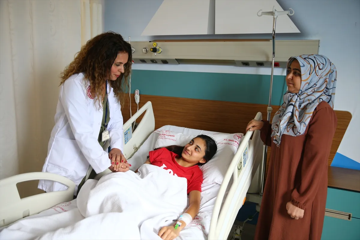 Adana’da 14 yaşındaki hastanın tümörü özel yöntemle çevre dokular korunarak çıkarıldı