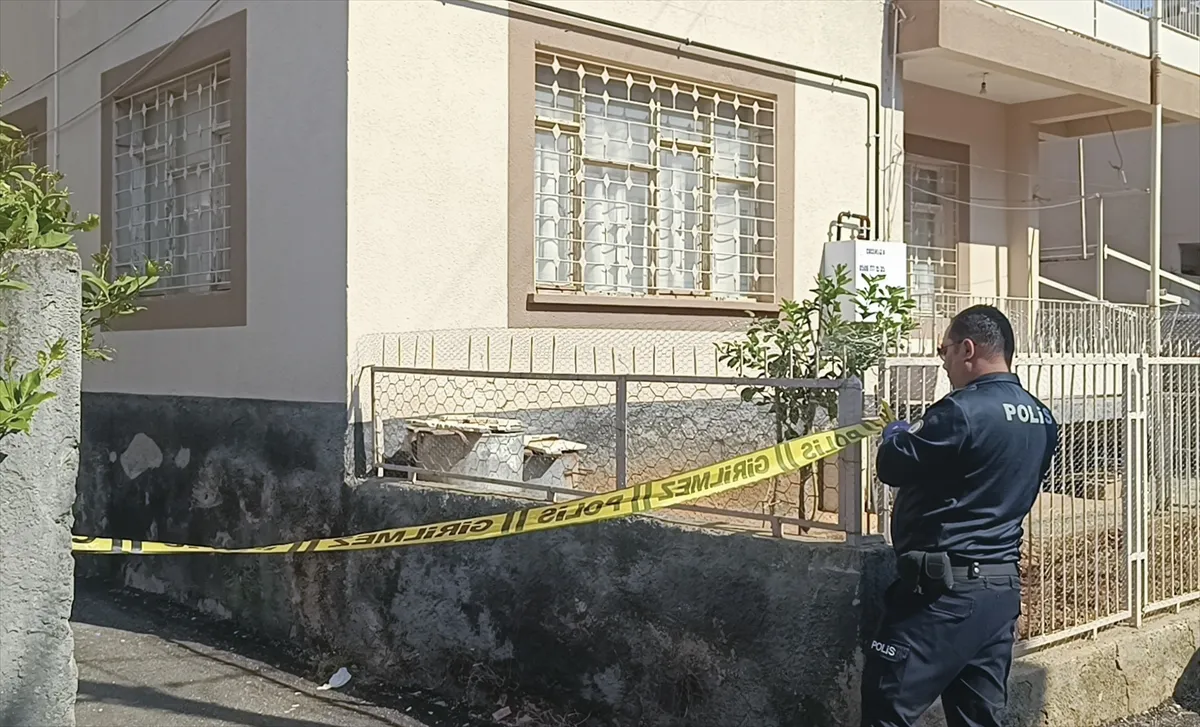 Adana’da tamir için çıktığı damdan düşen işçi hayatını kaybetti