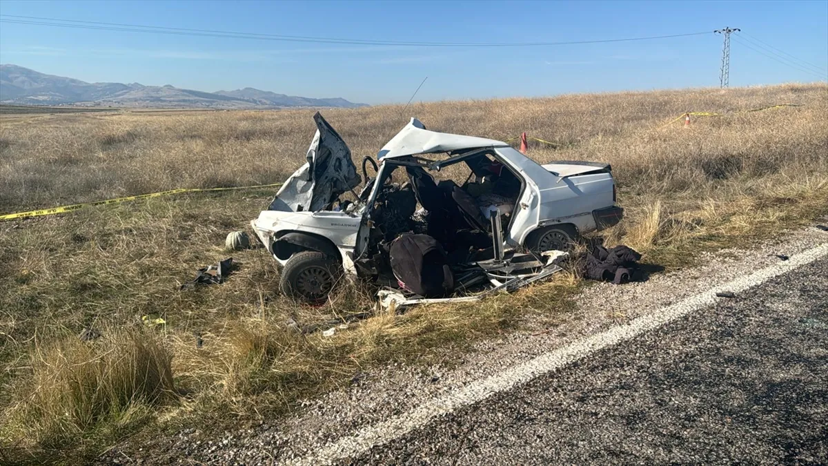 Afyonkarahisar’da iki otomobilin çarpıştığı kazada 4 kişi öldü, 4 kişi yaralandı (GÜNCELLEME) Afyonkarahisar’da iki otomobilin çarpıştığı kazada 4 kişi öldü, 4 kişi yaralandı (GÜNCELLEME)