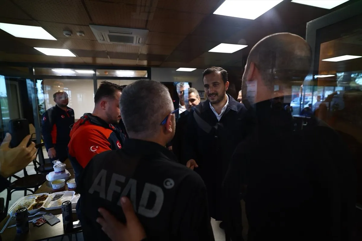 AK Parti İstanbul İl Başkanı Özdemir, Şile’de selden etkilenen vatandaşları ziyaret etti