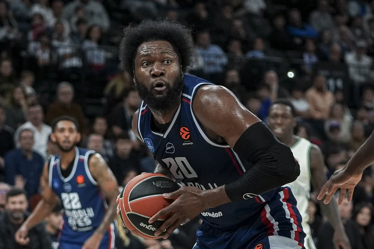 Anadolu Efes - Panathinaikos Maçı Turkcell Gelişim Merkezi’nde 3. kare