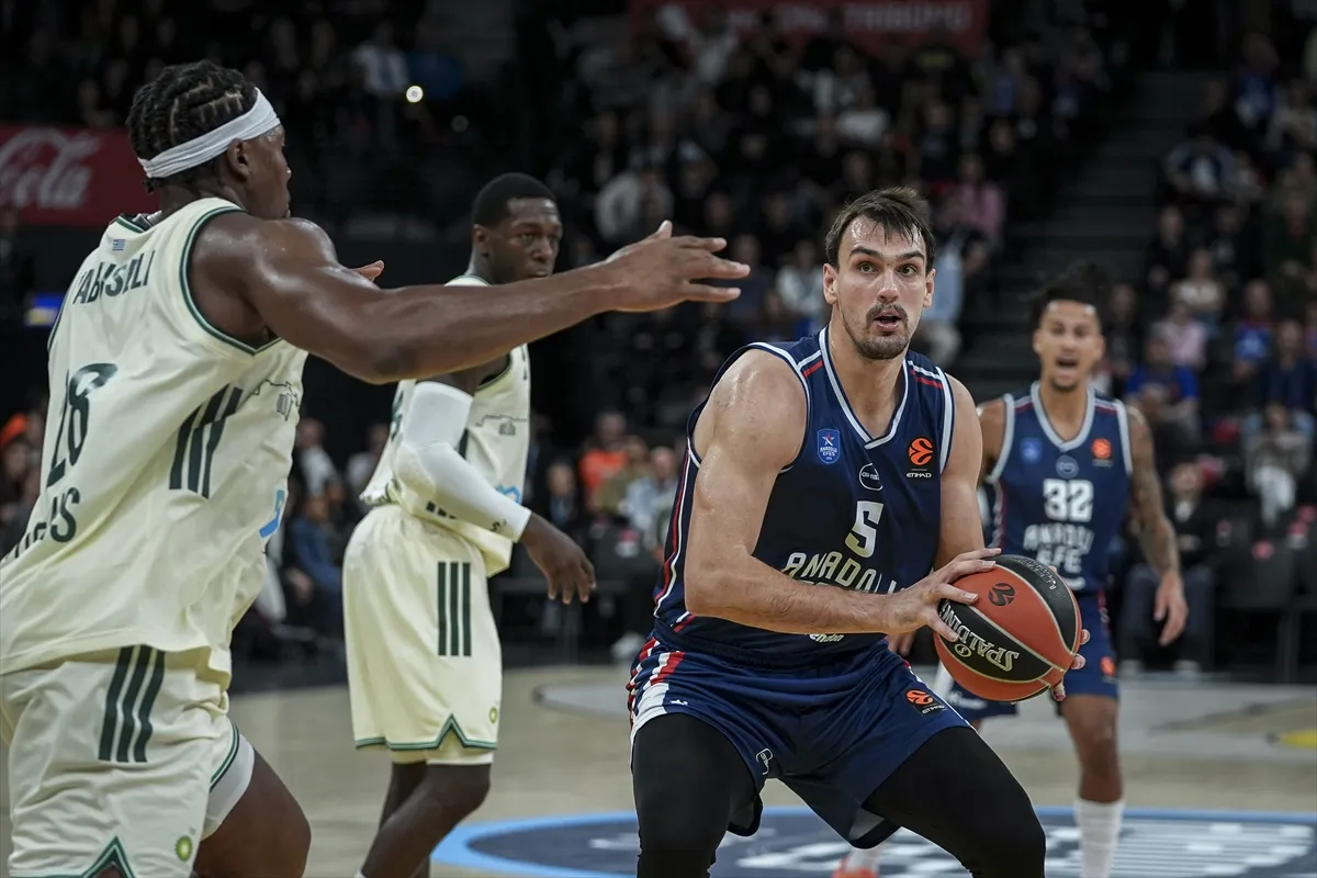 Anadolu Efes - Panathinaikos Maçı Turkcell Gelişim Merkezi’nde 6. kare