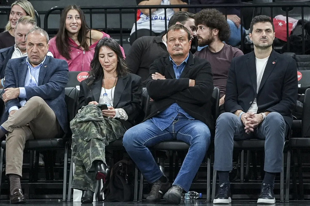 Anadolu Efes - Panathinaikos Maçı Turkcell Gelişim Merkezi’nde 7. kare
