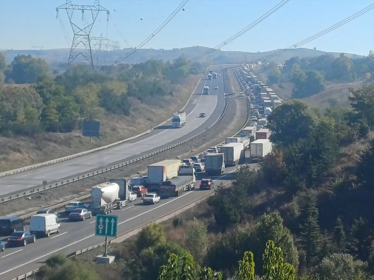 Anadolu Otoyolu’nun Bolu kesiminde 2 tırın karıştığı kazada 1 kişi öldü (GÜNCELLEME) Anadolu Otoyolu’nun Bolu kesiminde 2 tırın karıştığı kazada 1 kişi öldü (GÜNCELLEME)