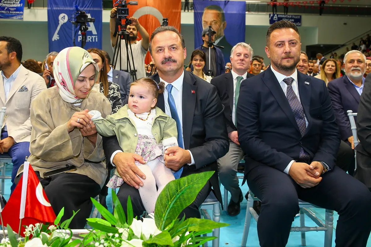 Anahtar Parti Genel Başkanı Ağıralioğlu Uşak’ta konuştu