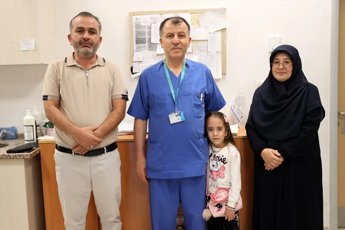 Anne karnında 3 milimetrelik damardan 6 kez kan verilen bebek sağlıklı doğdu Anne karnında 3 milimetrelik damardan 6 kez kan verilen bebek sağlıklı doğdu