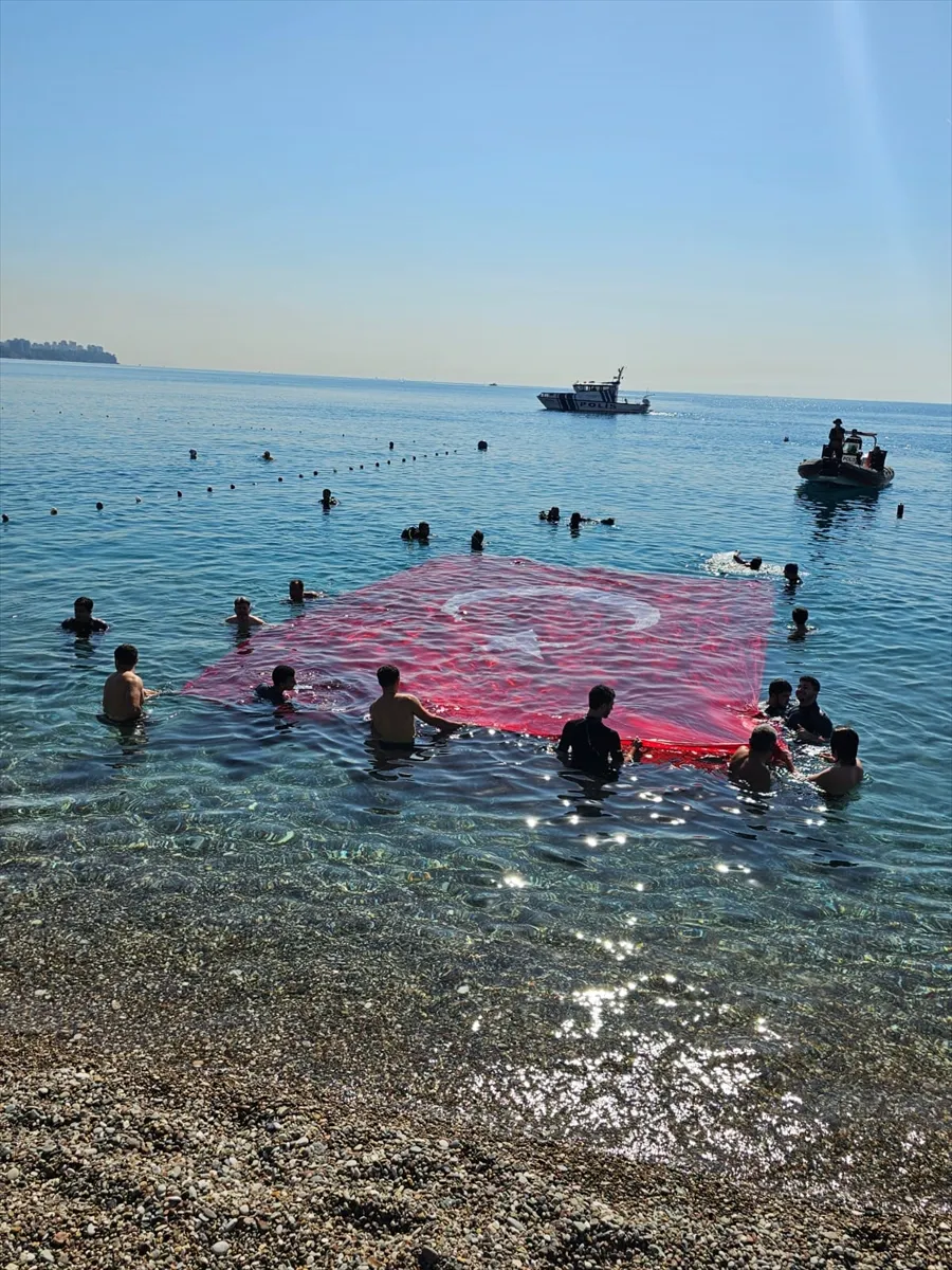 Antalya’da 14 ülkeden gelen gençler, ata sporu ve deniz aktiviteleriyle buluşturuldu