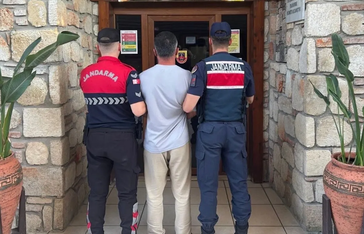 Antalya’da iş yeri ve araç kundaklayan şüpheli yakalandı