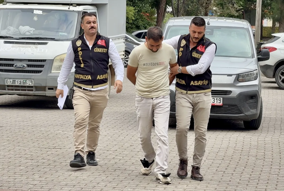Antalya’da birlikte yaşadığı kadını öldüren zanlı tutuklandı (GÜNCELLEME) Antalya’da birlikte yaşadığı kadını öldüren zanlı tutuklandı (GÜNCELLEME)