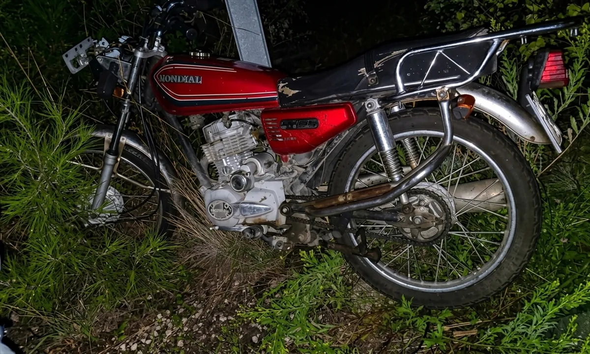 Antalya’da devrilen motosikletin sürücüsü öldü