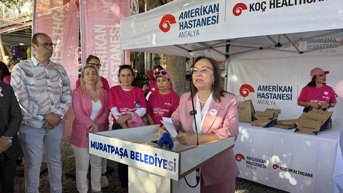 Antalya’da "Meme Kanseri Farkındalık Yürüyüşü" düzenlendi 2. kare