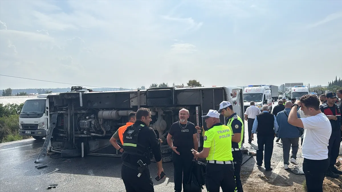 Antalya’da midibüsün devrilmesi sonucu ilk belirlemelere göre 5 kişi yaralandı Antalya’da midibüsün devrilmesi sonucu ilk belirlemelere göre 5 kişi yaralandı