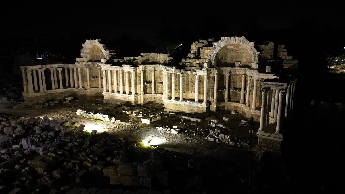 Antalya’nın antik mirası gece müzeciliğiyle aydınlandı 3. kare
