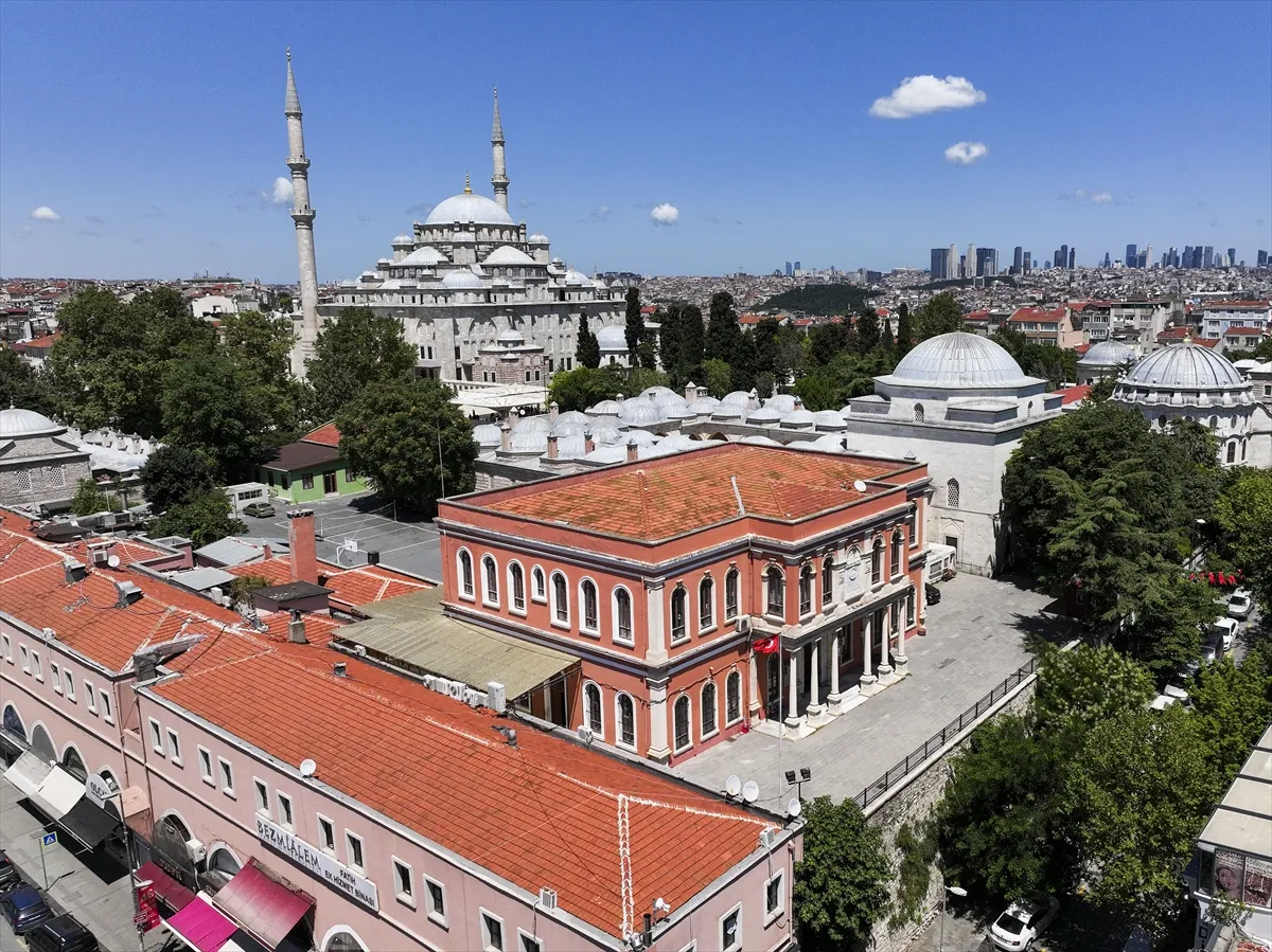 ASIRLIK MEKTEPLER - 1869’dan bugüne ayakta kalan Taş Mektep: Fatih İmam Hatip Ortaokulu ASIRLIK MEKTEPLER - 1869’dan bugüne ayakta kalan Taş Mektep: Fatih İmam Hatip Ortaokulu