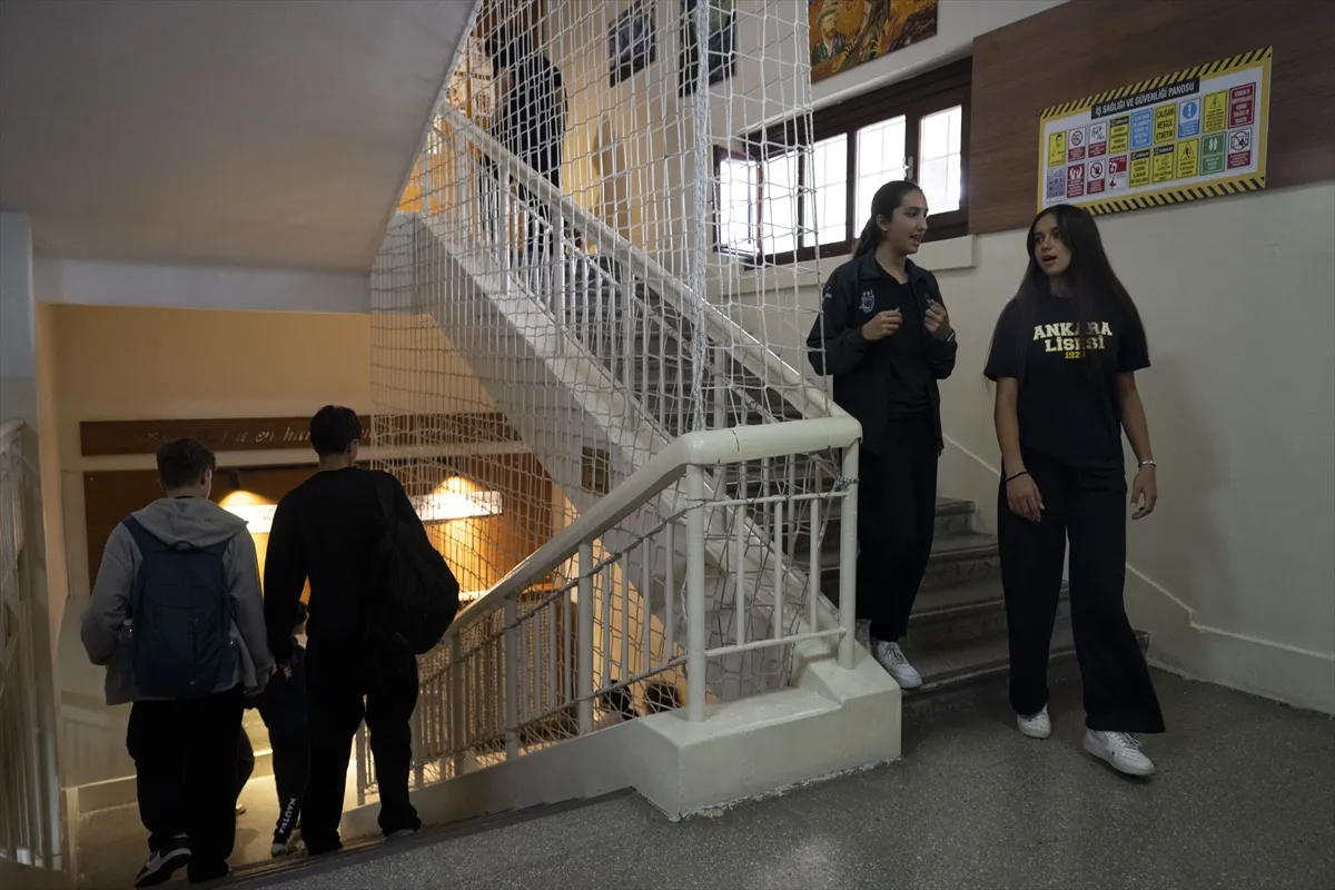 ASIRLIK MEKTEPLER - Cumhuriyet’le yaşıt Ankara Lisesi bir asrı aşan eğitim geleneğini sürdürüyor