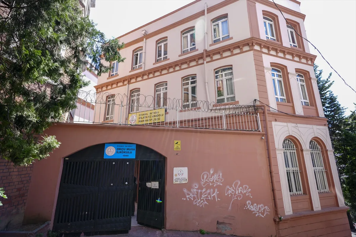 ASIRLIK MEKTEPLER - Galata’nın geçmişten bugüne uzanan eğitim mirası: Okçu Musa İlkokulu ASIRLIK MEKTEPLER - Galata’nın geçmişten bugüne uzanan eğitim mirası: Okçu Musa İlkokulu