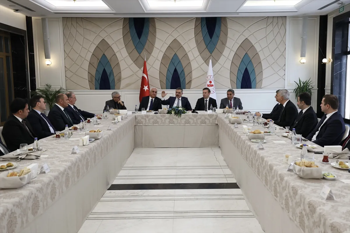 Çiftçi’den başarılı mülki idare amirlerine performans belgesi