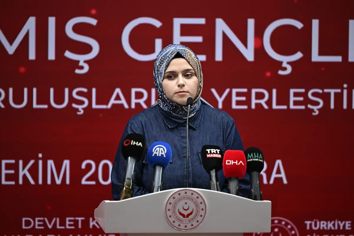 Bakan Göktaş, devlet korumasındaki gençlerin kamu kurumlarına yerleştirilmesi töreninde konuştu Bakan Göktaş, devlet korumasındaki gençlerin kamu kurumlarına yerleştirilmesi töreninde konuştu