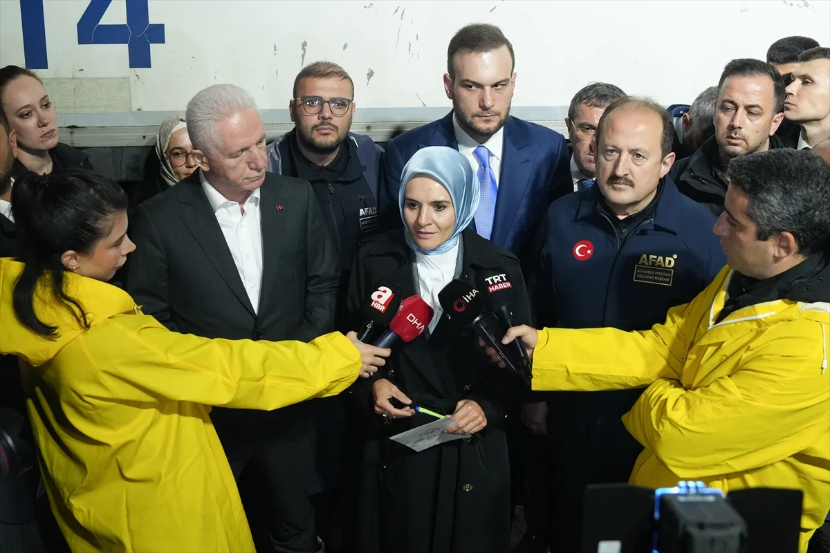 Bakan Göktaş, selden etkilenen Sarıyer Ayazağa’yı ziyaret etti Bakan Göktaş, selden etkilenen Sarıyer Ayazağa’yı ziyaret etti