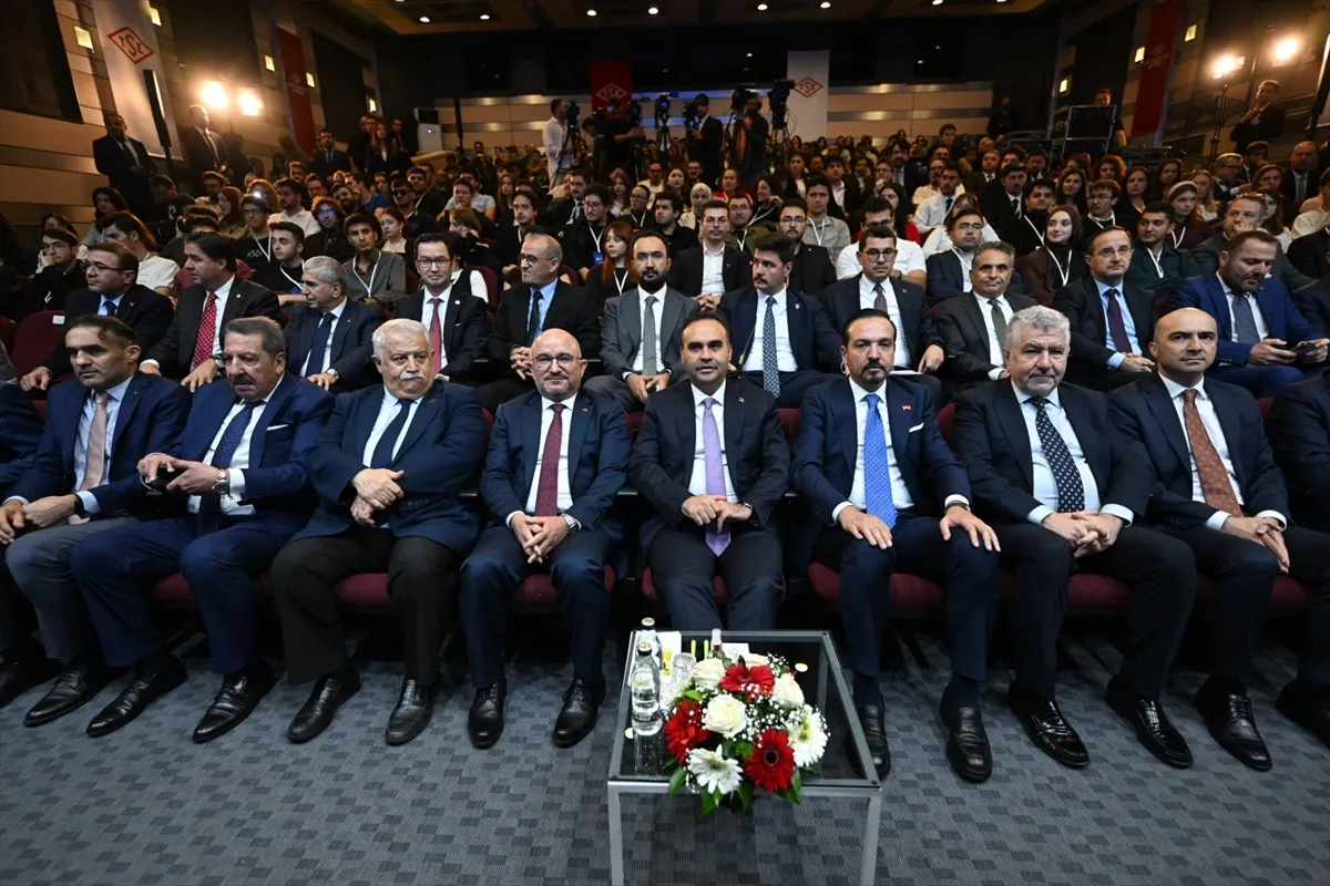 Bakan Kacır, Enerji Dönüşümünün Güvencesi: Standartlar programında konuştu