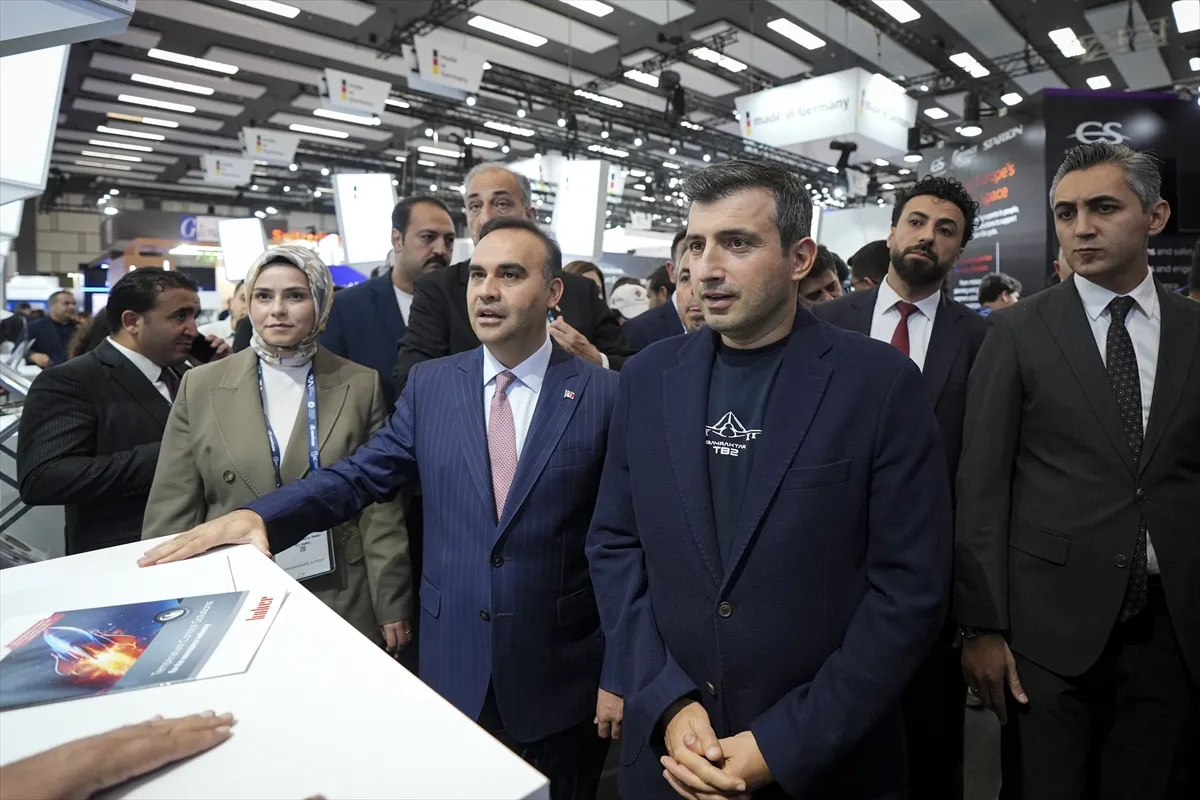 Bakan Kacır ve T3 Vakfı Mütevelli Heyeti Başkanı Bayraktar, IAC 2026’yı ziyaret etti