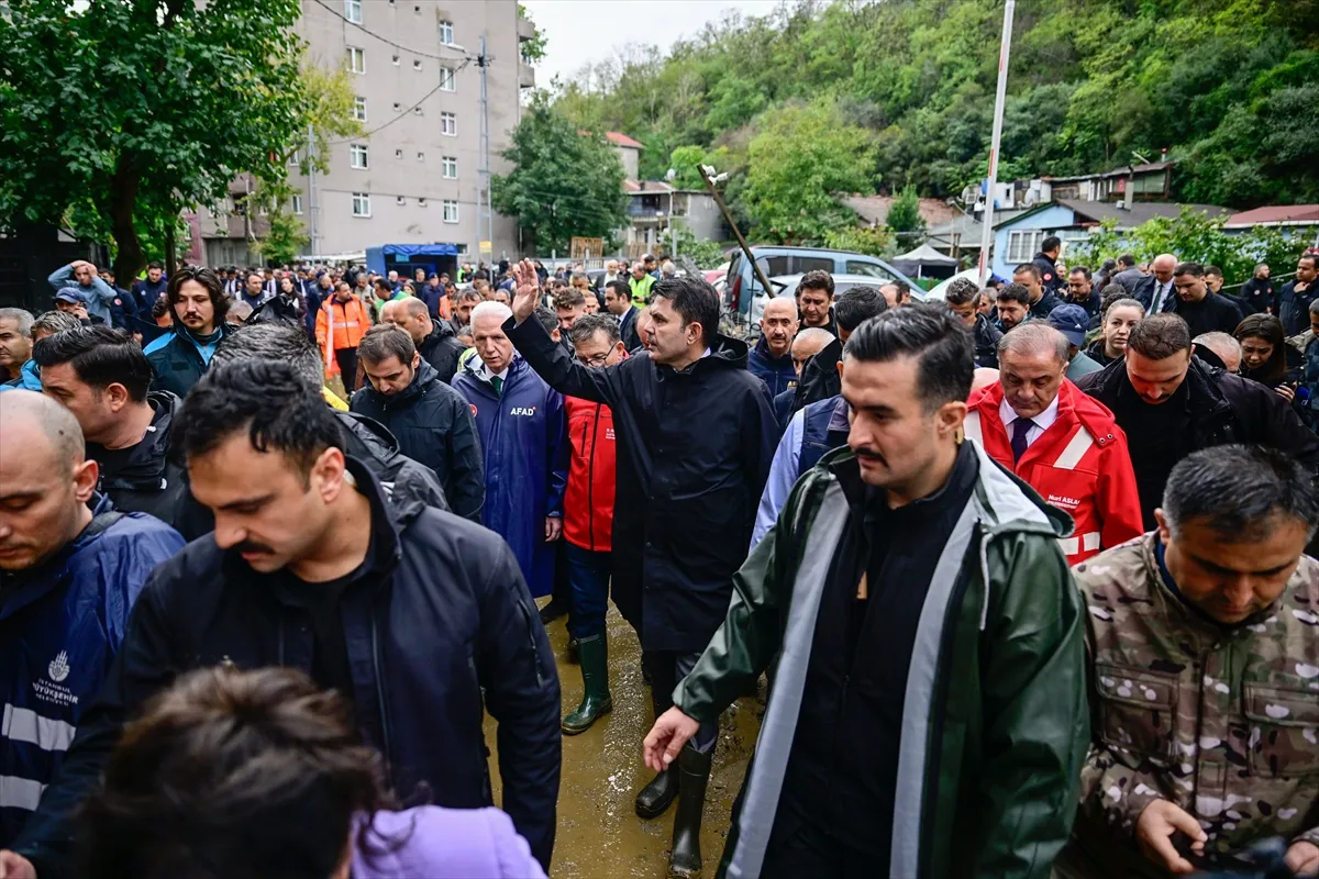 Bakan Kurum ve Bakan Çiftçi, Sarıyer’de incelemelerde bulundu