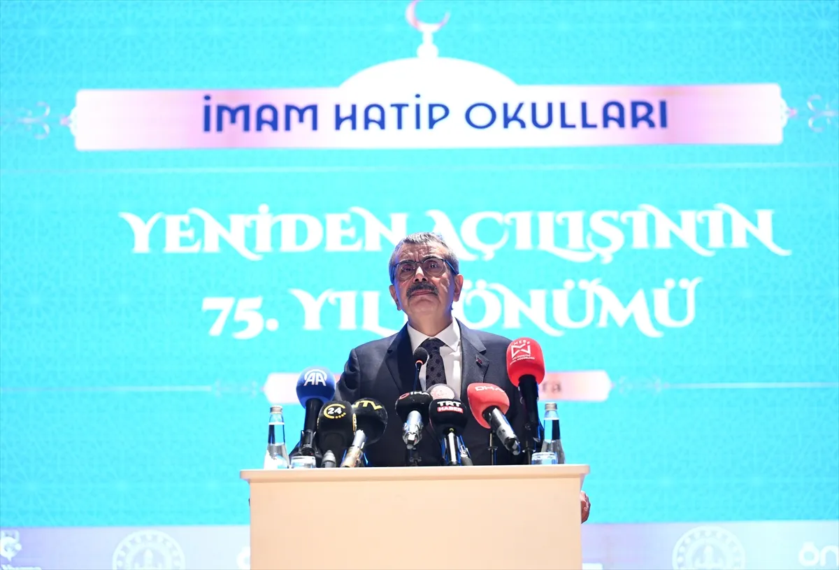 Bakan Tekin, İmam Hatip Okullarının Yeniden Açılışının 75. Yıl Dönümü programında konuştu Bakan Tekin, İmam Hatip Okullarının Yeniden Açılışının 75. Yıl Dönümü programında konuştu