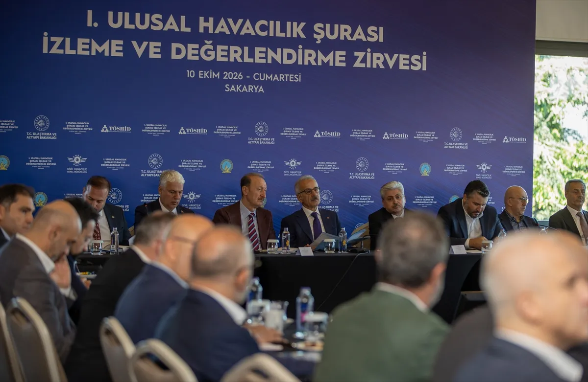 Bakan Uraloğlu, Sakarya’da havacılık zirvesinde konuştu Bakan Uraloğlu, Sakarya’da havacılık zirvesinde konuştu