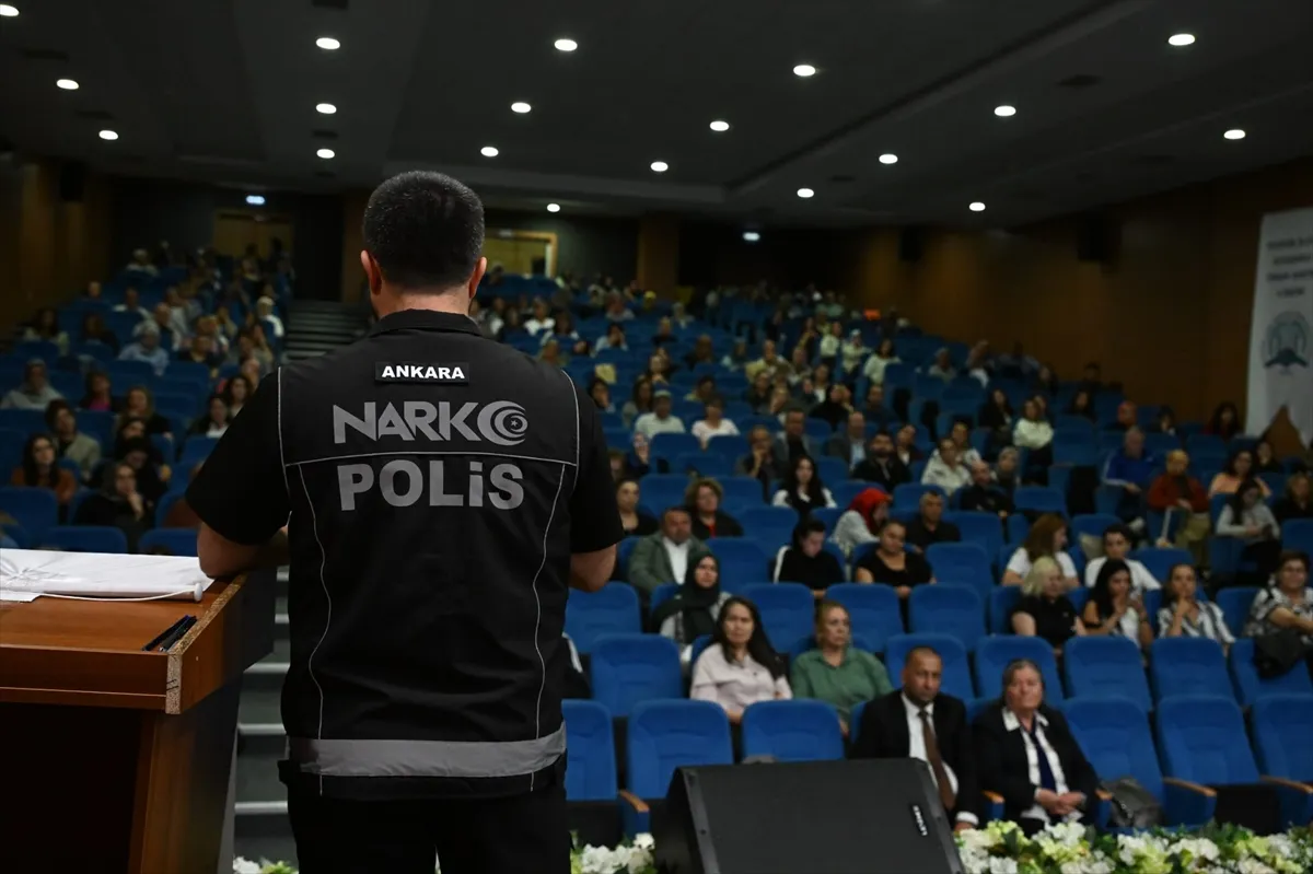 Başkentte okul çevrelerindeki denetimler sürüyor Başkentte okul çevrelerindeki denetimler sürüyor