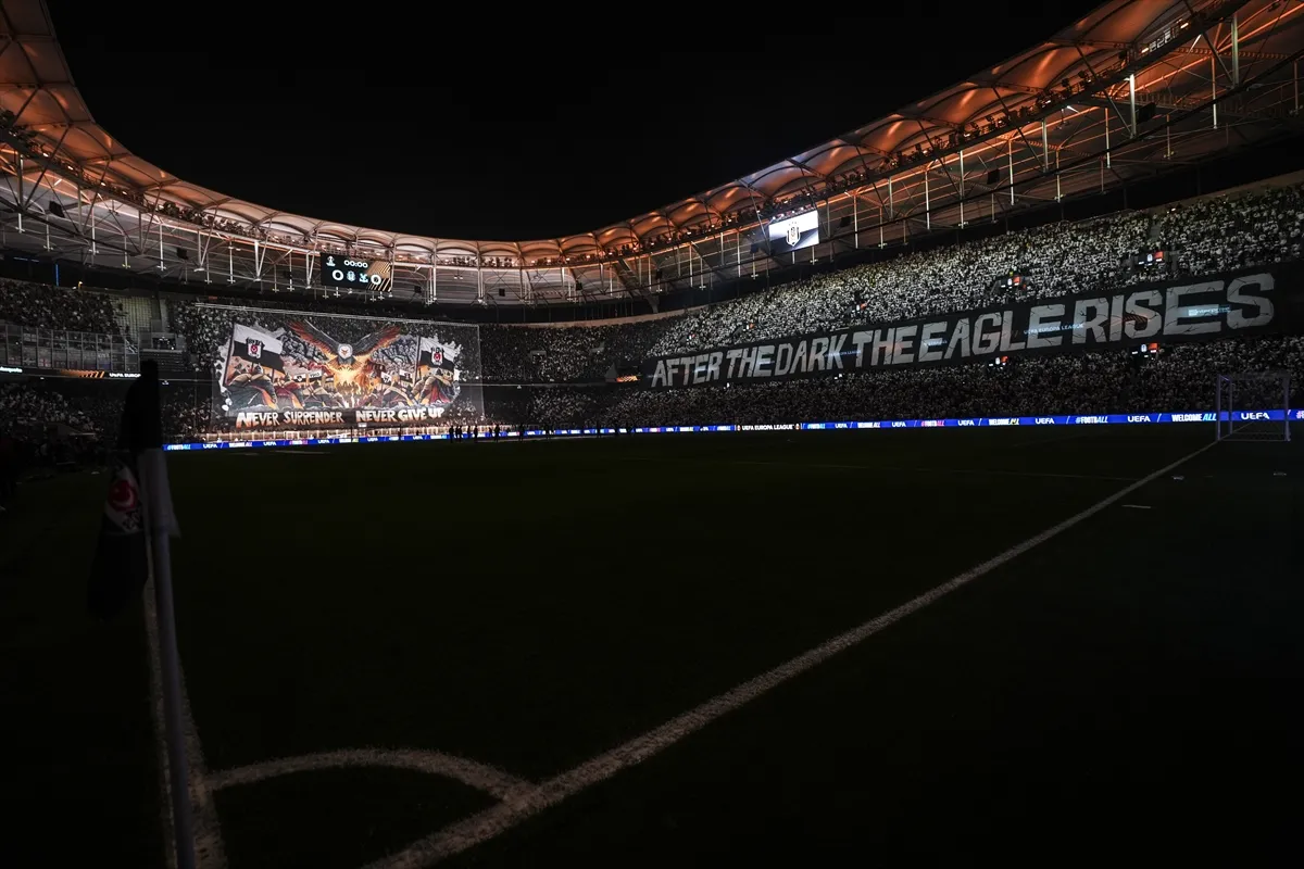 Beşiktaş - Crystal Palace maçı Tüpraş Stadı’nda oynanıyor Beşiktaş - Crystal Palace maçı Tüpraş Stadı’nda oynanıyor