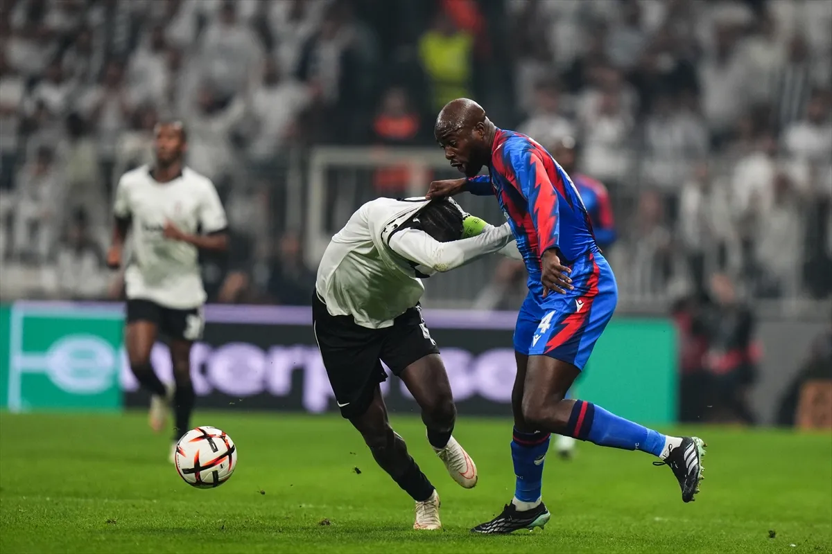 Beşiktaş - Crystal Palace maçı Tüpraş Stadı’nda oynandı Beşiktaş - Crystal Palace maçı Tüpraş Stadı’nda oynandı