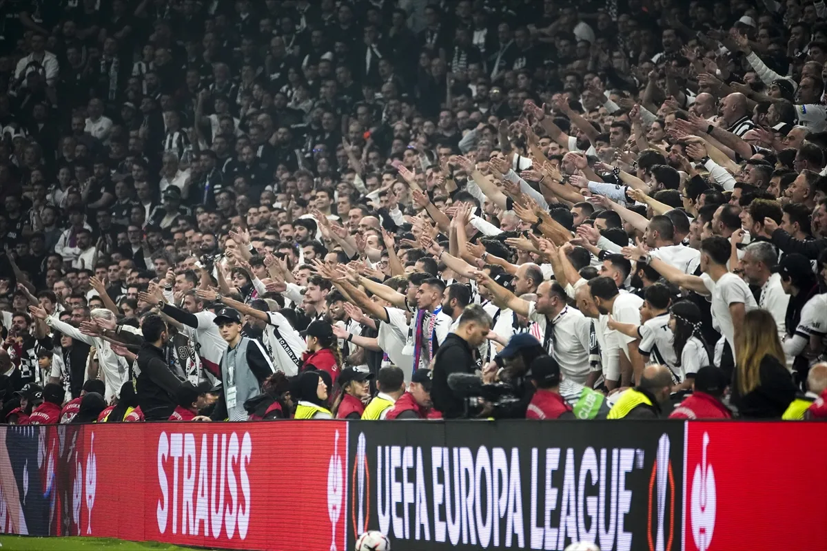 Beşiktaş - Crystal Palace Tüpraş Stadı’nda Oynandı 4. kare