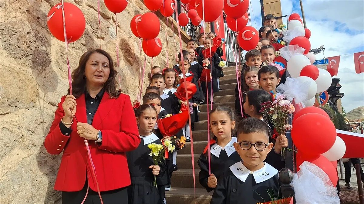 Beypazarı’nda 29 Ekim Cumhuriyet Bayramı’nın 103. yıl dönümü kutlamaları yürüyüşle başladı Beypazarı’nda 29 Ekim Cumhuriyet Bayramı’nın 103. yıl dönümü kutlamaları yürüyüşle başladı