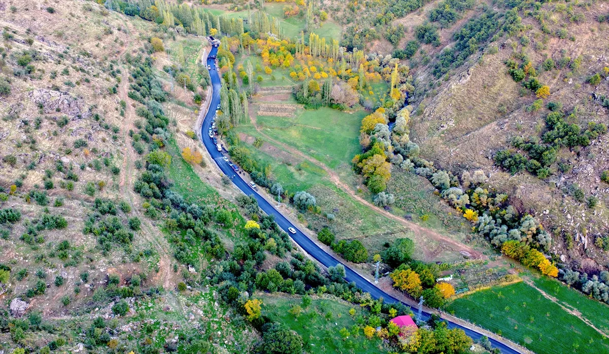 Bitlis’te huzura kavuşan kırsal bölgelerin yolları konforlu hale getiriliyor