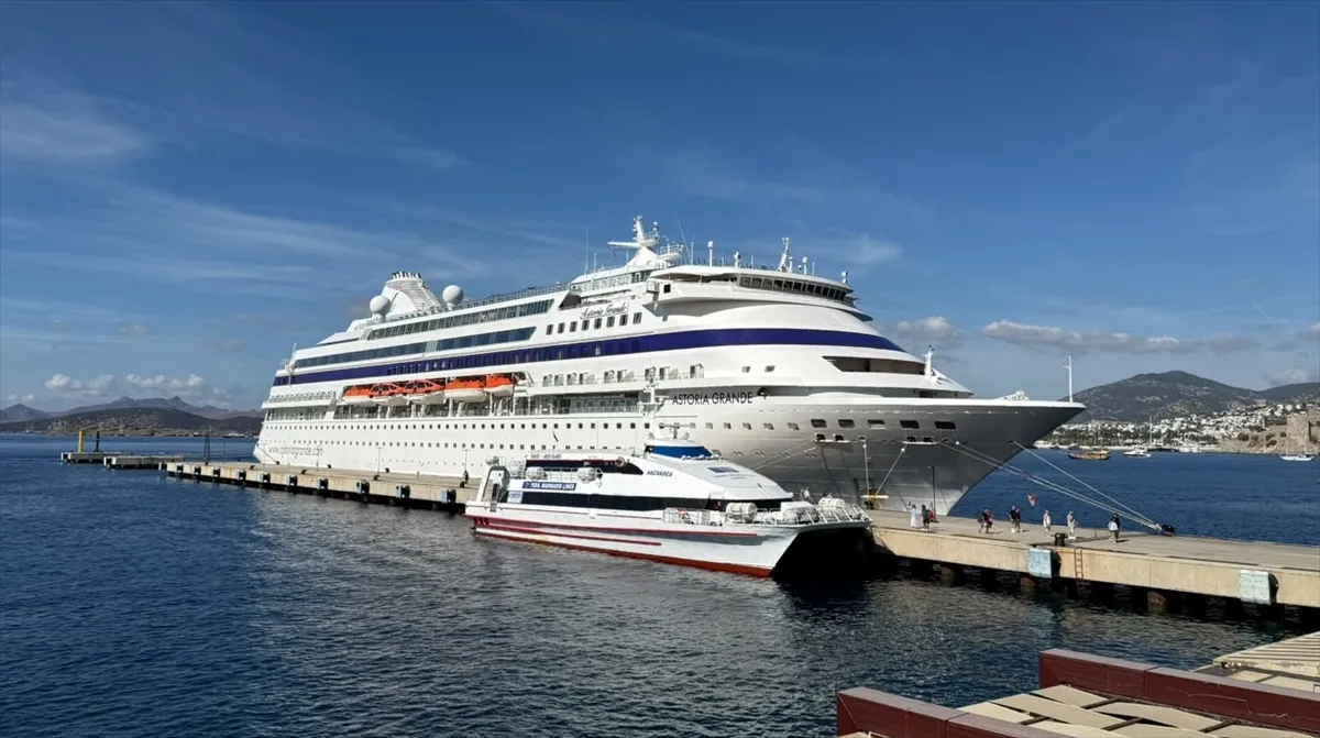 Bodrum’a Astoria Grande kruvaziyeriyle 447 turist geldi Bodrum’a Astoria Grande kruvaziyeriyle 447 turist geldi