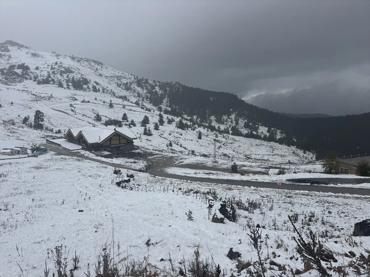 Bolu’nun yüksek kesimlerinde kar yağışı sürüyor