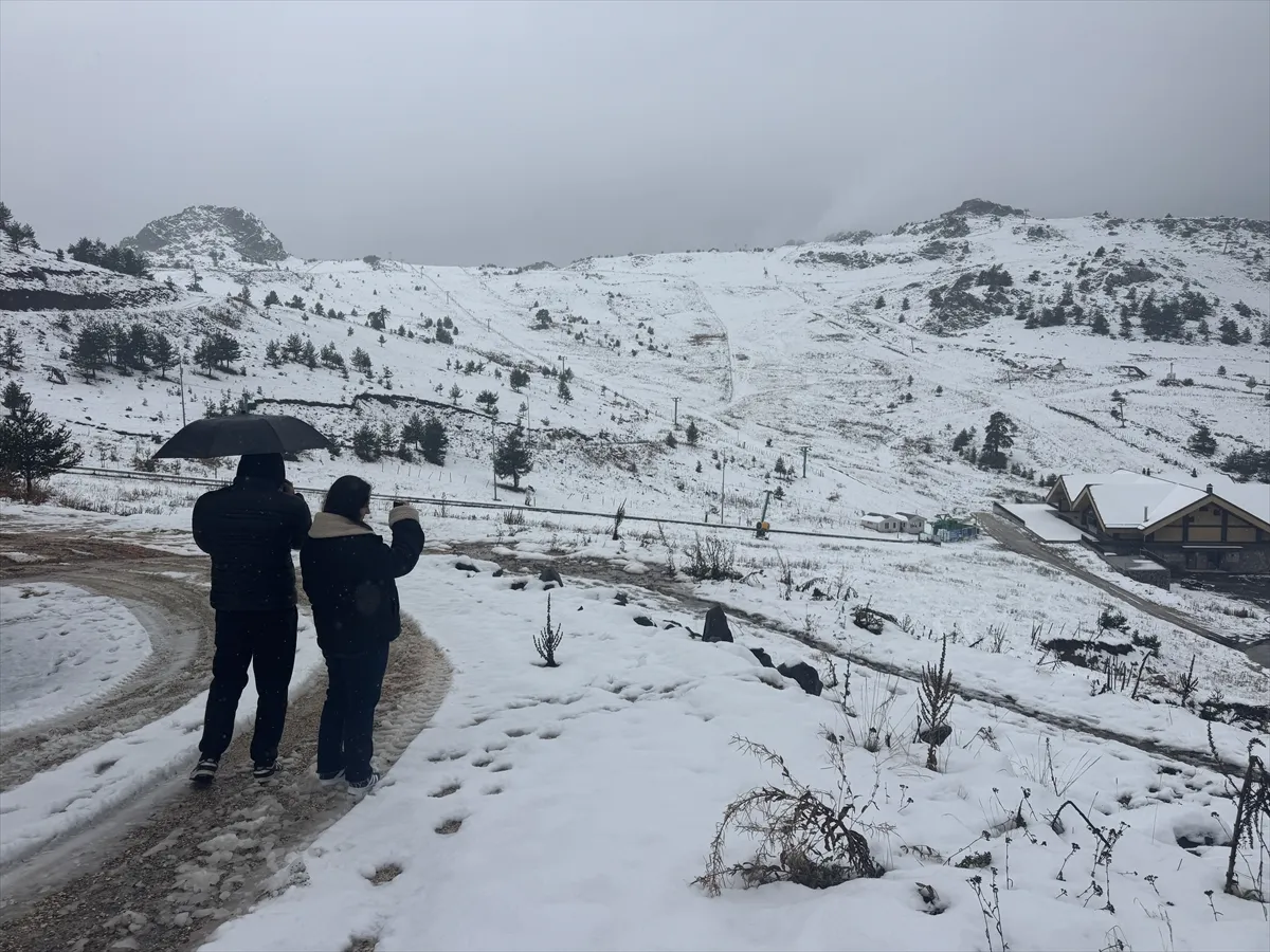 Bolu’nun yüksek kesimlerinde kar yağışı sürüyor
