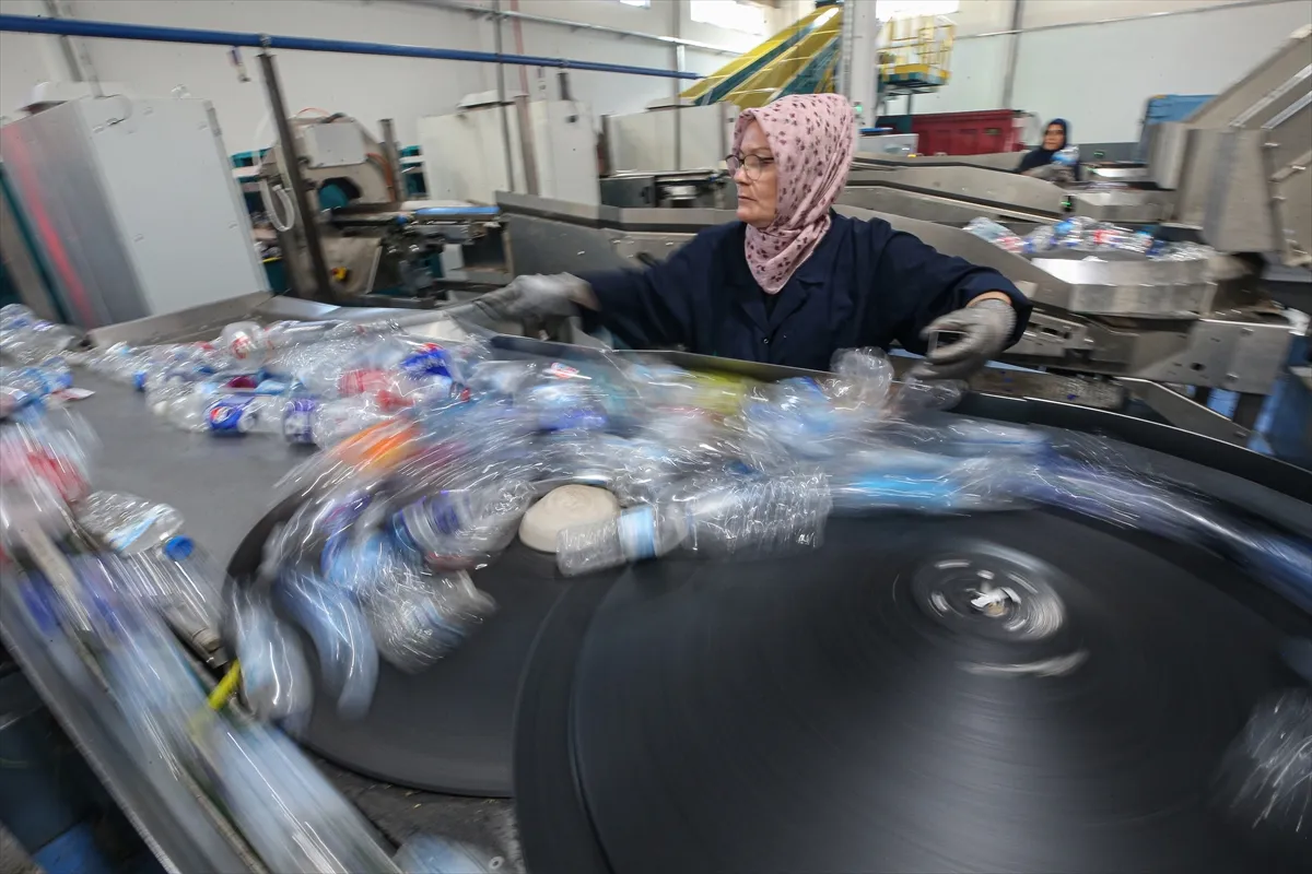 Bursa’da depozito sisteminde günlük 1 milyon ambalajın sayılması hedefleniyor Bursa’da depozito sisteminde günlük 1 milyon ambalajın sayılması hedefleniyor