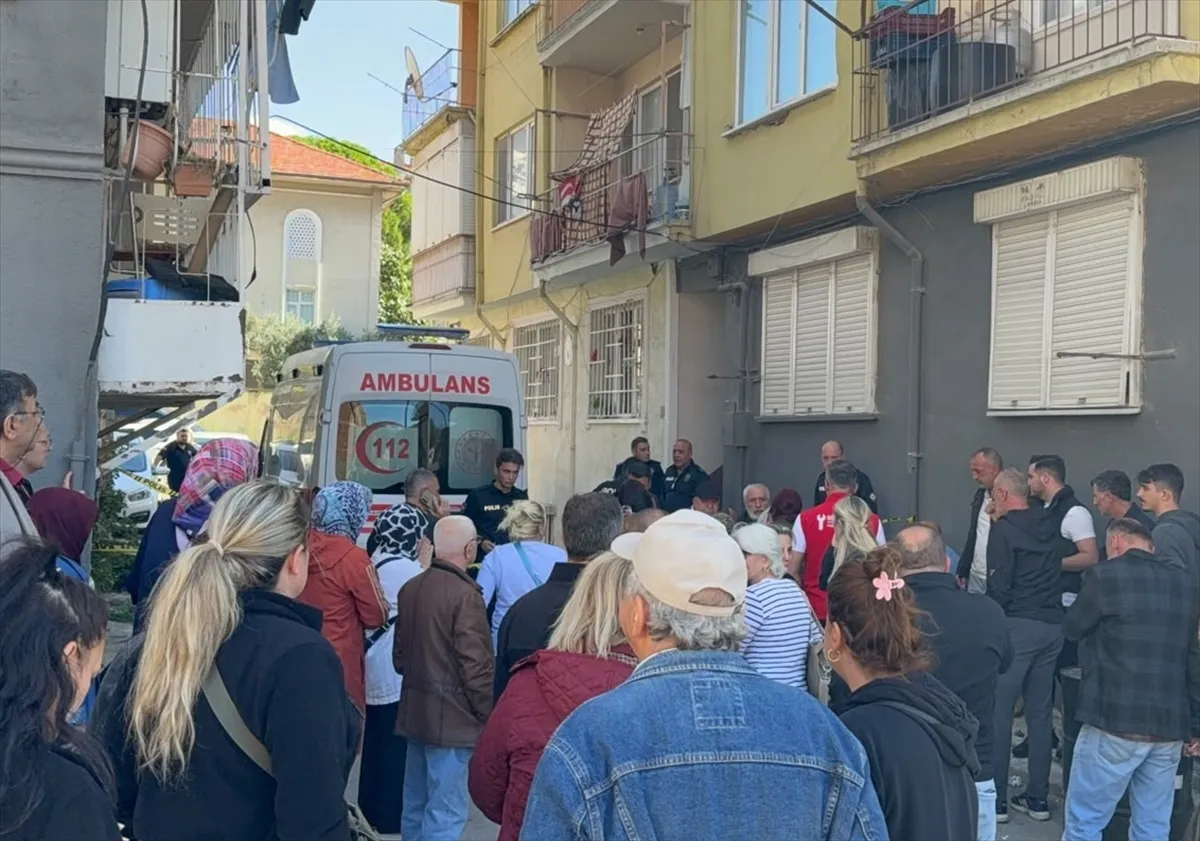Bursa’da evlerinde ölü bulunan çiftle ilgili gözaltına alınan şüpheli adliyeye sevk edildi Bursa’da evlerinde ölü bulunan çiftle ilgili gözaltına alınan şüpheli adliyeye sevk edildi
