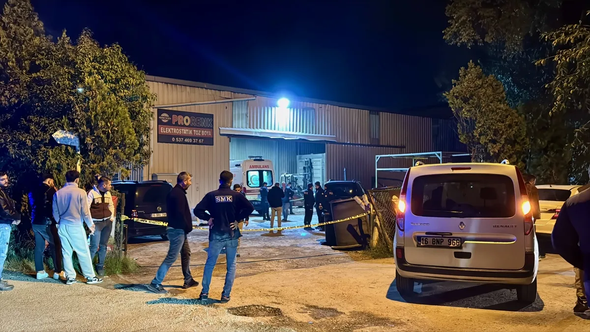 Bursa’da forkliftten düşen demir parçalarının altında kalan kişi öldü Bursa’da forkliftten düşen demir parçalarının altında kalan kişi öldü